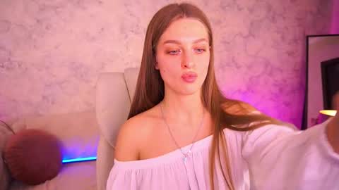 Snapshot of ami_lovee chatting on 10/22/25, 07:24 ami_lovee online show from 10/22/25, 07:24