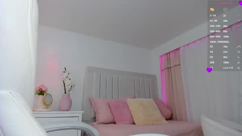 Snapshot of ami_sweet_18 chatting on 10/23/25, 12:32 Ami online show from 10/23/25, 12:32