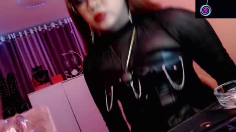 Queen Mireska online show from 01/18/26, 03:27