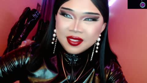 Snapshot of amiadoll chatting on 05/09/26, 05:07 Queen Mireska online show from 05/09/26, 05:07