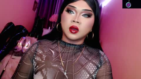 Snapshot of amiadoll chatting on 05/15/26, 03:41 Queen Mireska online show from 05/15/26, 03:41