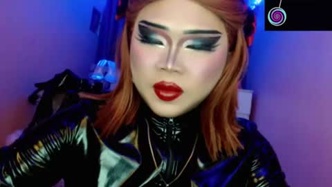 Snapshot of amiadoll chatting on 06/19/26, 03:05 Queen Mireska online show from 06/19/26, 03:05
