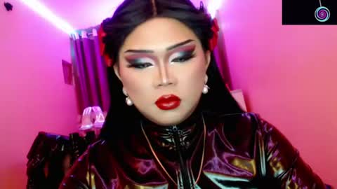 Snapshot of amiadoll chatting on 06/22/26, 04:15 Queen Mireska online show from 06/22/26, 04:15