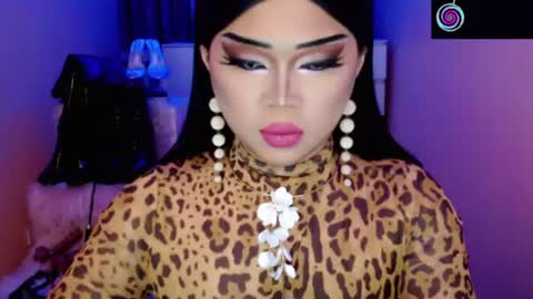 Snapshot of amiadoll chatting on 06/25/26, 02:43 Queen Mireska online show from 06/25/26, 02:43