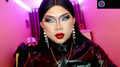 Snapshot of amiadoll chatting on 07/03/26, 02:12 Queen Mireska online show from 07/03/26, 02:12