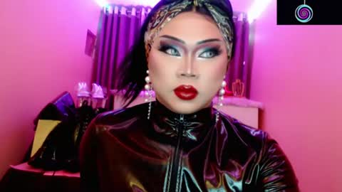 Snapshot of amiadoll chatting on 07/04/26, 04:02 Queen Mireska online show from 07/04/26, 04:02