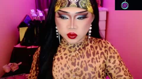 Snapshot of amiadoll chatting on 07/05/26, 03:52 Queen Mireska online show from 07/05/26, 03:52