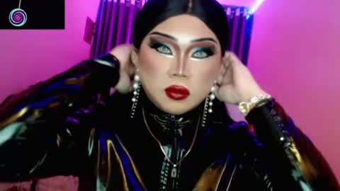 Snapshot of amiadoll chatting on 07/12/26, 01:46 Queen Mireska online show from 07/12/26, 01:46