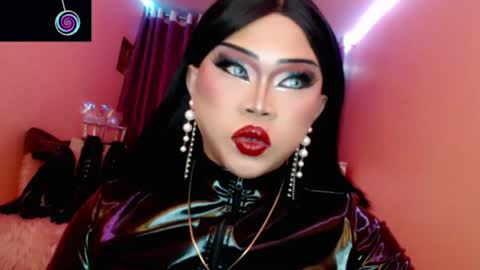 Snapshot of amiadoll chatting on 07/18/26, 01:48 Queen Mireska online show from 07/18/26, 01:48