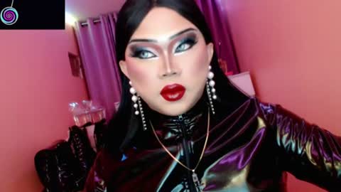Snapshot of amiadoll chatting on 07/24/26, 11:08 Queen Mireska online show from 07/24/26, 11:08