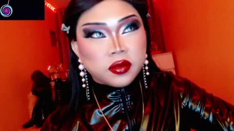 Snapshot of amiadoll chatting on 07/25/26, 02:47 Queen Mireska online show from 07/25/26, 02:47