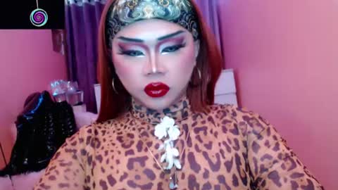 Snapshot of amiadoll chatting on 07/27/26, 11:50 Queen Mireska online show from 07/27/26, 11:50