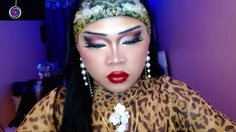 Snapshot of amiadoll chatting on 07/28/26, 06:20 Queen Mireska online show from 07/28/26, 06:20