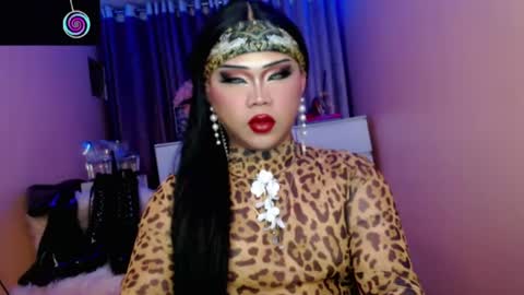 Snapshot of amiadoll chatting on 07/28/26, 07:39 Queen Mireska online show from 07/28/26, 07:39