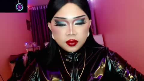 Snapshot of amiadoll chatting on 07/29/26, 05:00 Queen Mireska online show from 07/29/26, 05:00