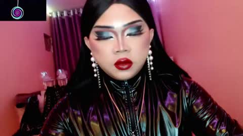 Snapshot of amiadoll chatting on 07/31/26, 02:05 Queen Mireska online show from 07/31/26, 02:05