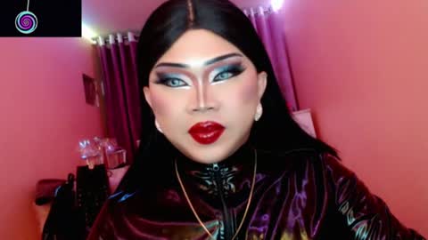 Snapshot of amiadoll chatting on 08/01/26, 02:38 Queen Mireska online show from 08/01/26, 02:38