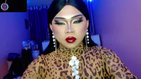 Snapshot of amiadoll chatting on 08/04/26, 03:36 Queen Mireska online show from 08/04/26, 03:36