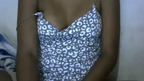 Snapshot of amichouu chatting on 11/25/25, 04:40 amichouu online show from 11/25/25, 04:40