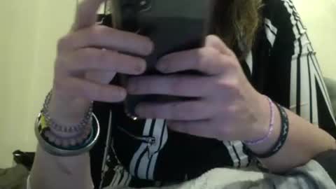 Snapshot of amileadivinestar0987 chatting on 12/20/24, 04:42 amileadivinestar0987 online show from 12/20/24, 04:42