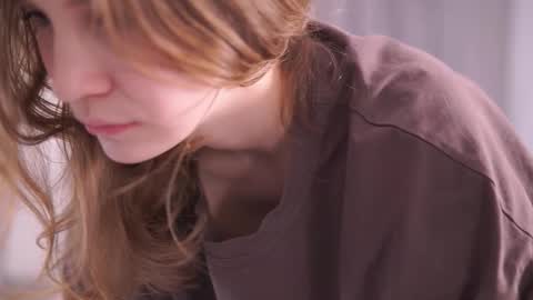 Snapshot of amillygil chatting on 12/01/25, 05:29 Emily online show from 12/01/25, 05:29