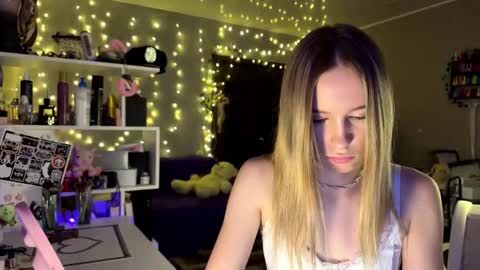 Snapshot of amily_sunray chatting on 02/22/26, 03:43 Amily online show from 02/22/26, 03:43