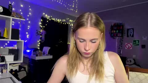 Amily online show from 04/09/26, 06:13