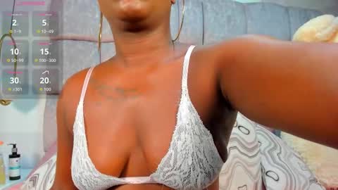 Snapshot of amina_westt chatting on 11/24/25, 04:12 Amina online show from 11/24/25, 04:12