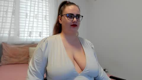 Amira Vyxen online show from 03/19/26, 06:06