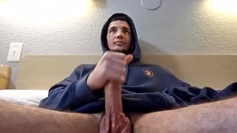 Snapshot of amiri_sweater chatting on 11/28/25, 08:06 amiri_sweater online show from 11/28/25, 08:06