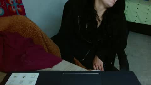 amitlu_ online show from 10/24/25, 07:43