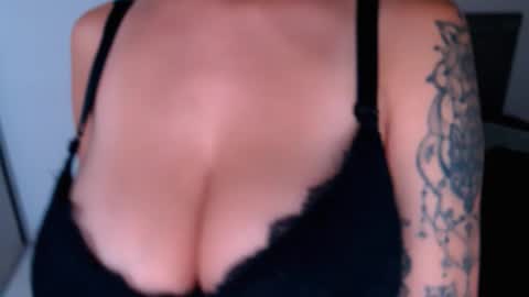Snapshot of ammanda_ chatting on 05/15/26, 11:23 diana online show from 05/15/26, 11:23