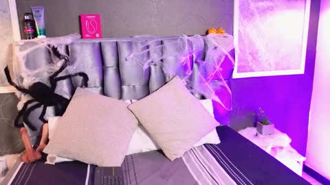 Snapshot of ammber_mjs chatting on 10/22/25, 01:22 ammber_mjs online show from 10/22/25, 01:22