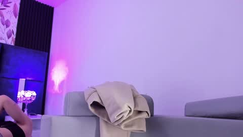 Snapshot of ammyjoness_ chatting on 12/17/24, 04:12 Ammy Jones online show from 12/17/24, 04:12