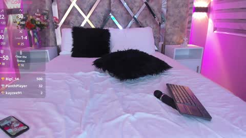 Snapshot of ammyjoness_ chatting on 12/18/24, 10:02 Ammy Jones online show from 12/18/24, 10:02