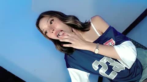 Snapshot of amor_pleasure chatting on 01/30/25, 07:18 Belle Tylor online show from 01/30/25, 07:18