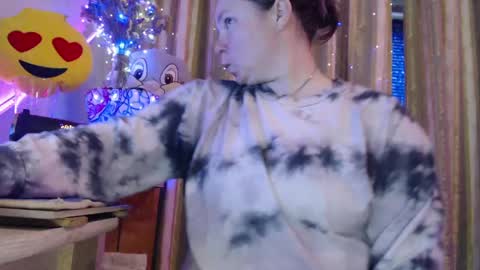 Snapshot of amorelara chatting on 04/19/26, 01:32 amorelara online show from 04/19/26, 01:32