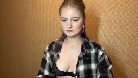 Snapshot of amorelle_ chatting on 06/16/26, 07:38 amorelle_ online show from 06/16/26, 07:38