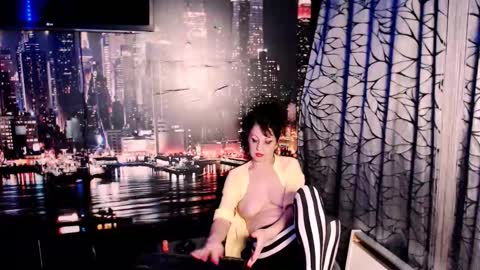 Sarah online show from 10/31/25, 06:31