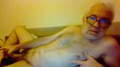 Snapshot of amstel69 chatting on 10/11/25, 12:36 amstel69 online show from 10/11/25, 12:36