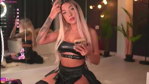 Snapshot of amunajaxson chatting on 09/22/25, 10:45 ------------- online show from 09/22/25, 10:45