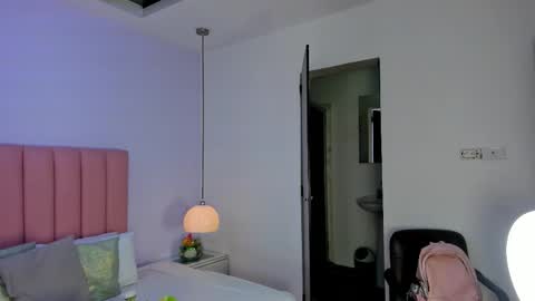 Aleja   online show from 11/10/25, 02:54