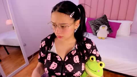 Aleja   online show from 11/19/25, 02:55