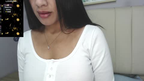 Snapshot of amy_le chatting on 01/18/25, 01:51 Amy online show from 01/18/25, 01:51