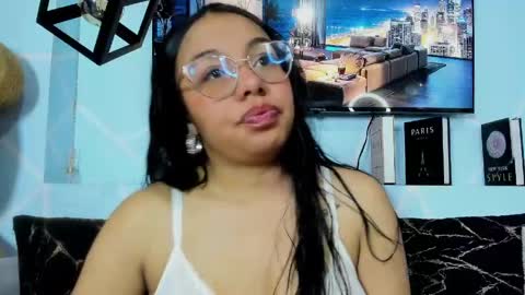 Snapshot of amy_noa chatting on 04/29/26, 01:53 Emy Noa online show from 04/29/26, 01:53