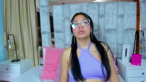 Snapshot of amy_noa chatting on 05/19/26, 01:00 Emy Noa online show from 05/19/26, 01:00