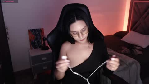 Snapshot of amy_stiward chatting on 05/23/26, 08:46 Mia Cristancho online show from 05/23/26, 08:46