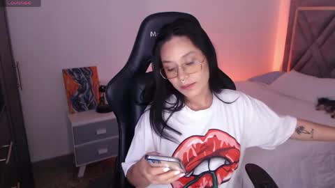 Snapshot of amy_stiward chatting on 06/04/26, 08:26 Mia Cristancho online show from 06/04/26, 08:26
