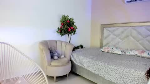 Amely online show from 10/23/25, 04:17