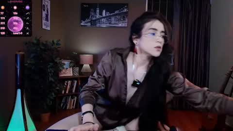 Snapshot of amy_versatile chatting on 11/18/25, 02:17 Amy online show from 11/18/25, 02:17